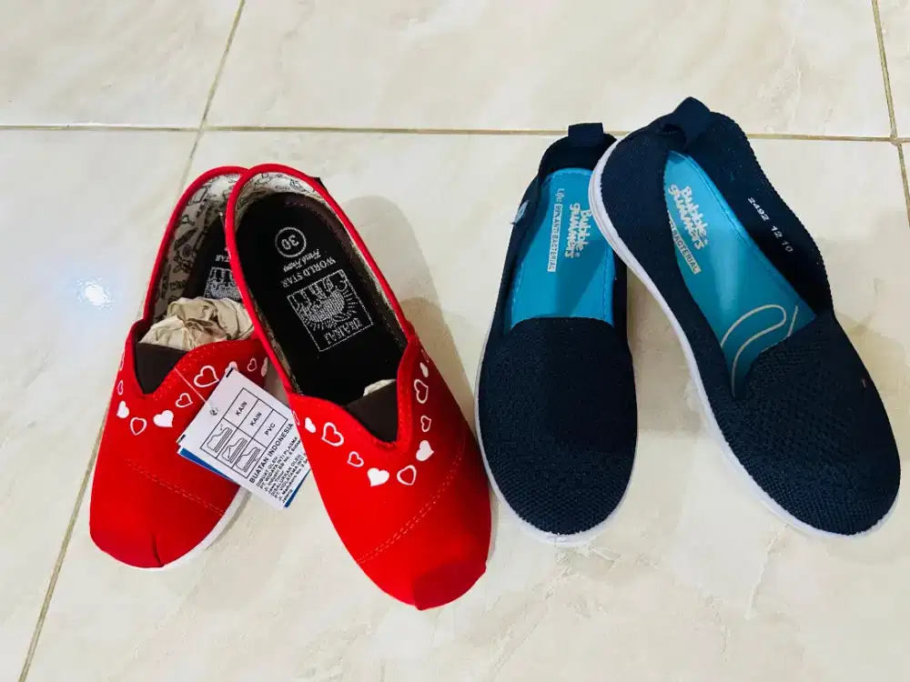 Dijual Murah Sepatu anak perempuan 2 pasang