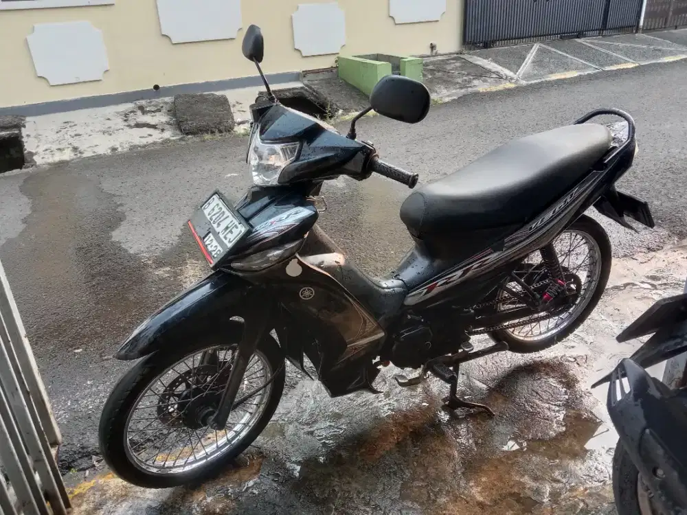 Vega zr 2011 hitam