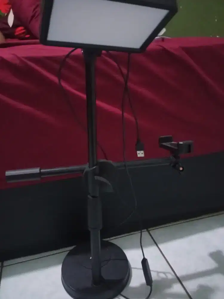 Tripod Lightning like new