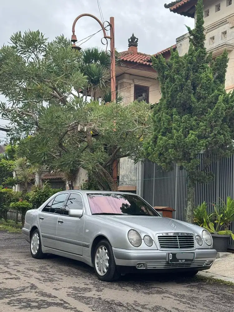 Mercedes Benz new eyes E320 1997 low km