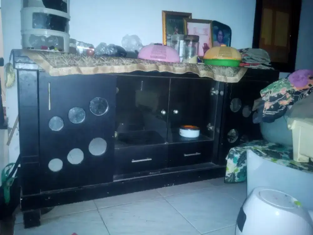 Buffet kayu jati muda