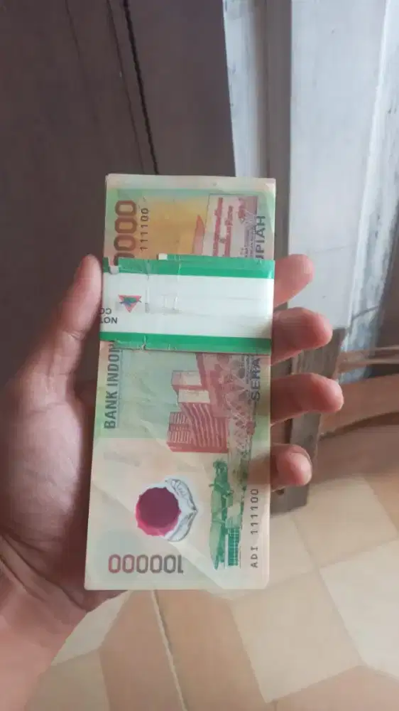 Uang 100 RB lama