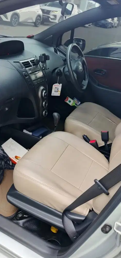 Dijual Cepat - Yaris 2012 Silver