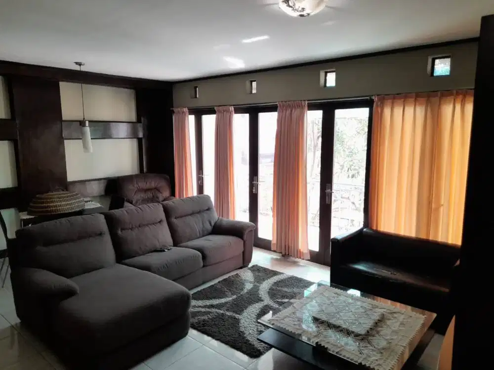 Hunian Nyaman di Griya Awiligar Bangunan 200 m², Security Gate+Carport