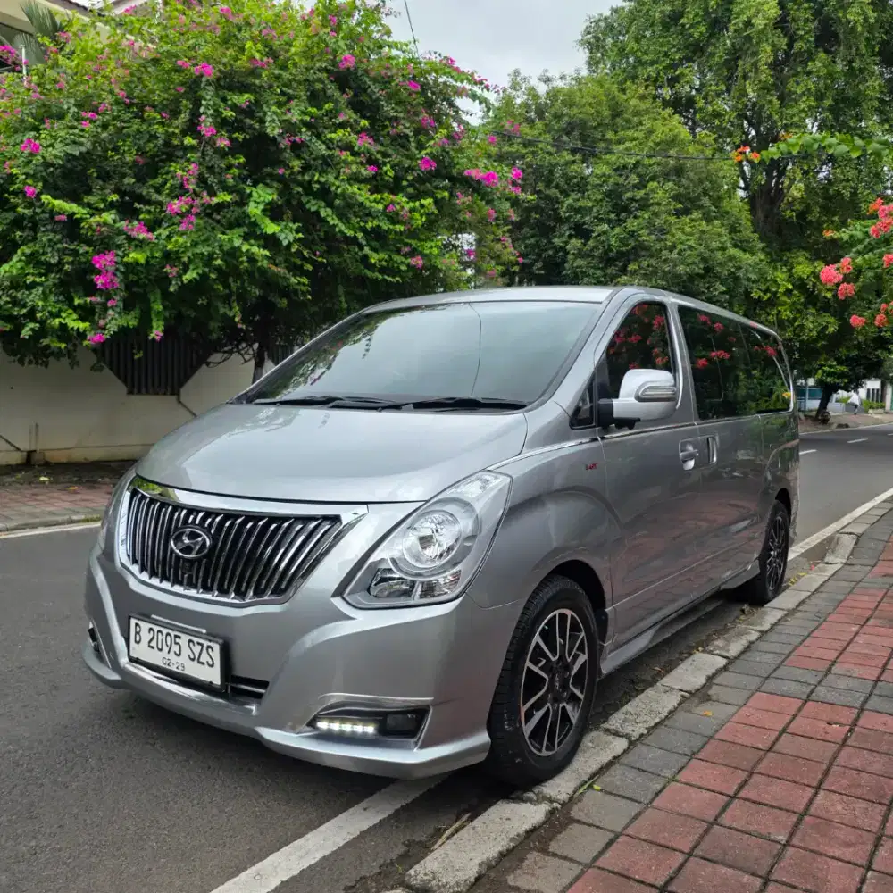 Rapi Banget Kaya Baru. Hyundai H1 DIESEL ROYALE 2018 Grey