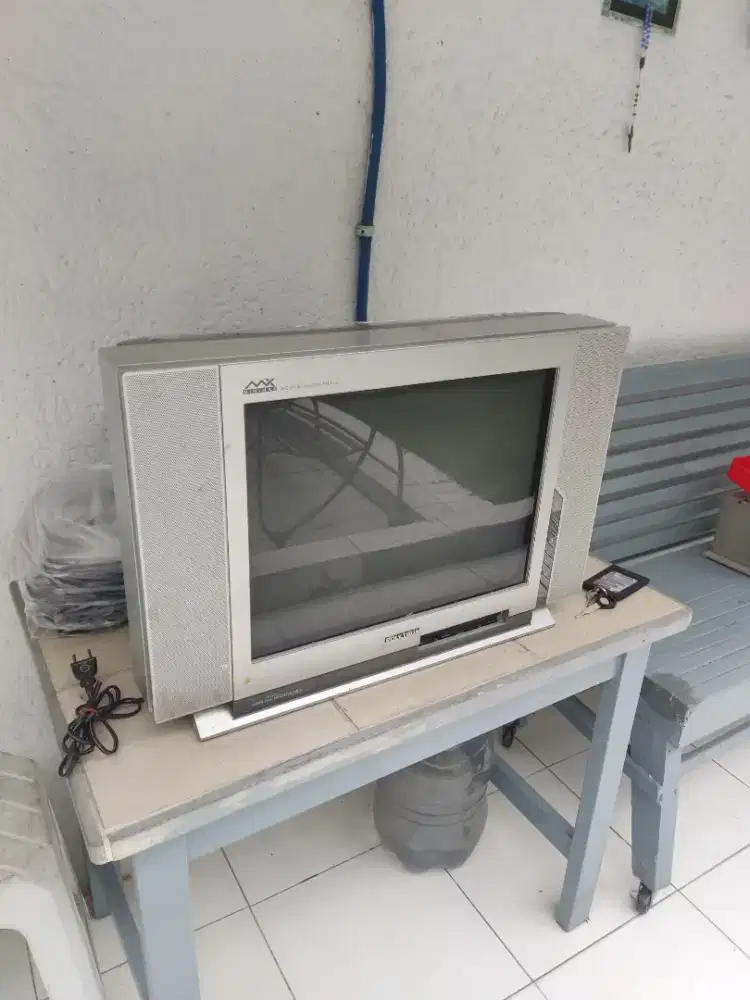 Tv tabung politron warna silver 29