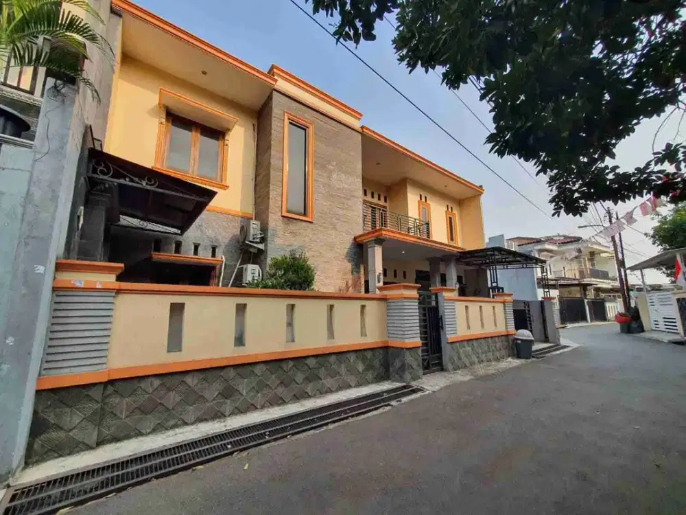 Di jual Rumah mewah siap huni di Ciracas
