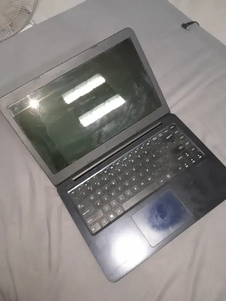 Laptop Asus Vivobook E402WA Bekas