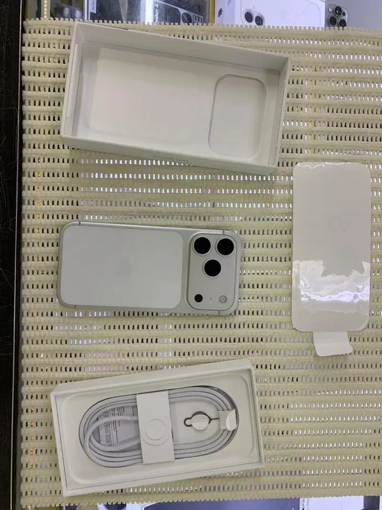 Iphone 17 Pro 256GB Resmi Bli Bli Like New