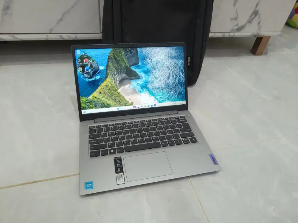 Lenovo Ideapad slim 1i 8/256GB SSD laptop mulus seperti baru garansi