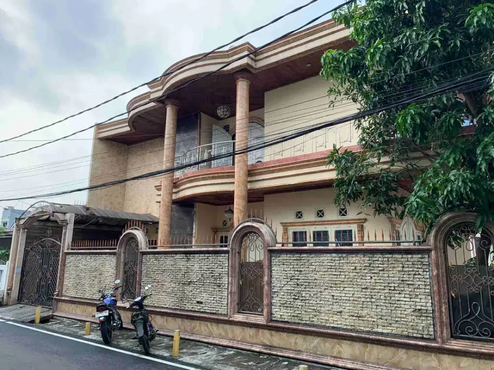 Rumah Desain Klasik Duren Sawit