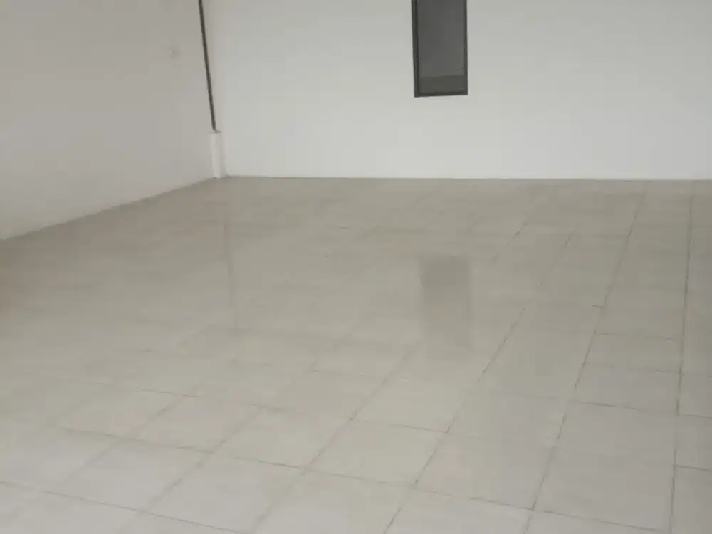 Gudang 200 meter dari pintu tol cerme lor gresik