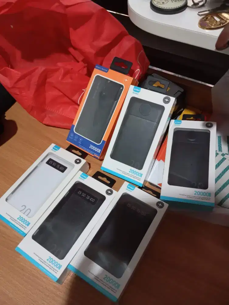 Powerbank kiveeee harga murce ya 20rbMah ya