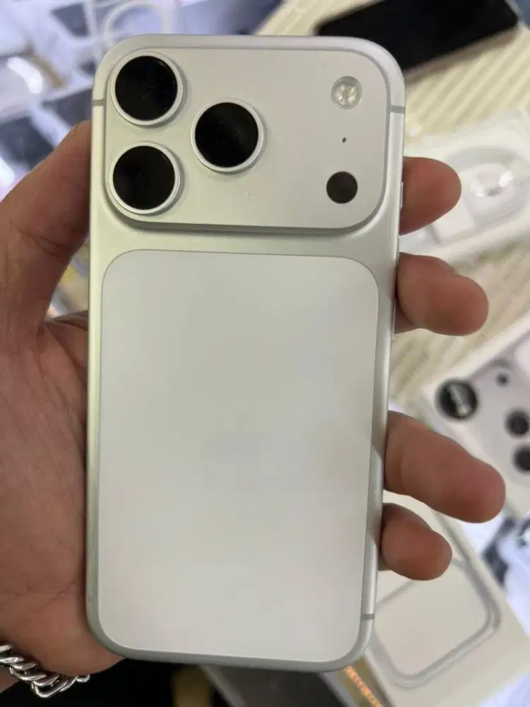 Iphone 17 pro 256 bli bli bh 100 garansi oktober 2026