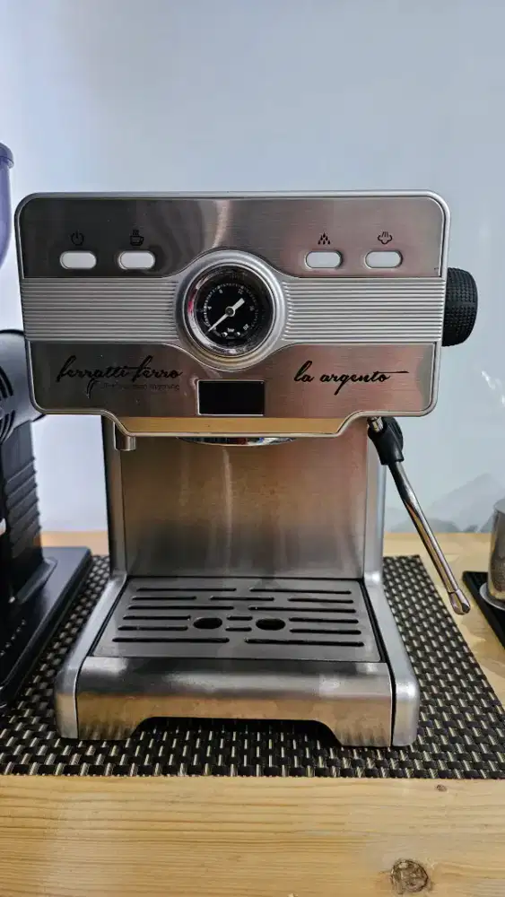 Mesin Kopi Ferratti Ferro + Meja Bar Kayu & Fullset Alat Barista