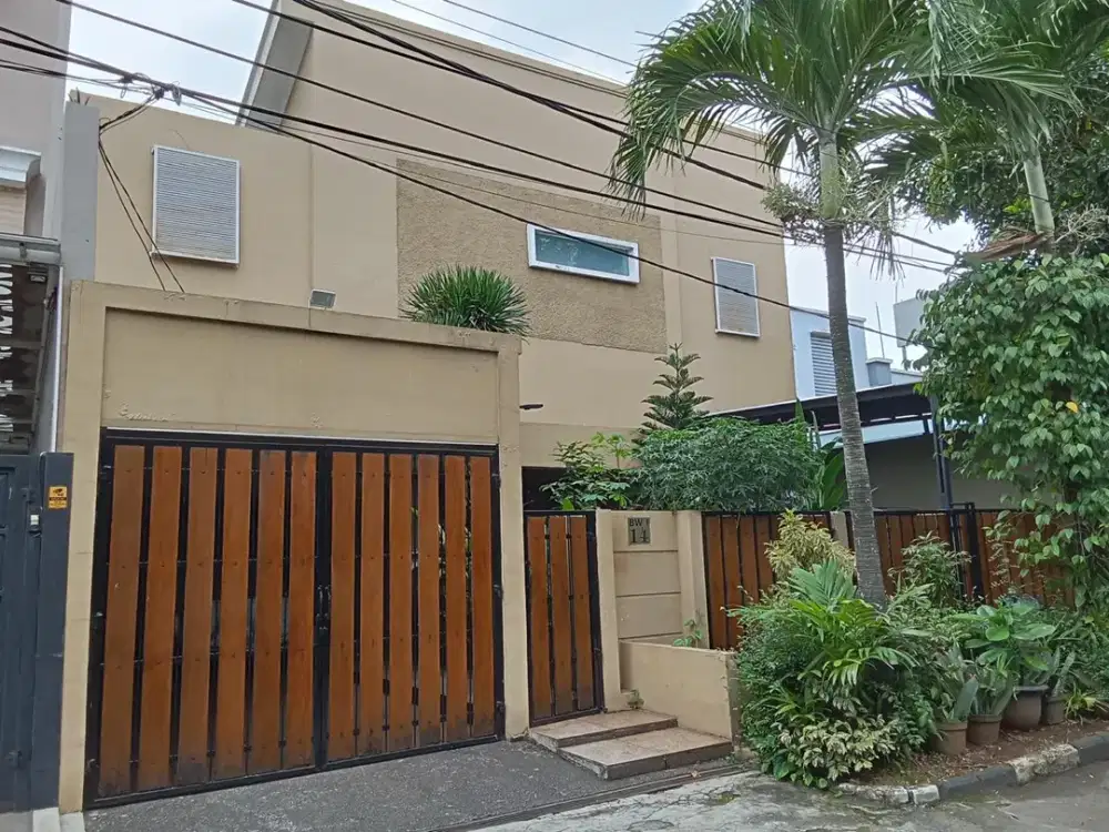 Rumah Bagus 2 Lantai Siap Huni Ada Swimming Pool Bintaro Tangsel