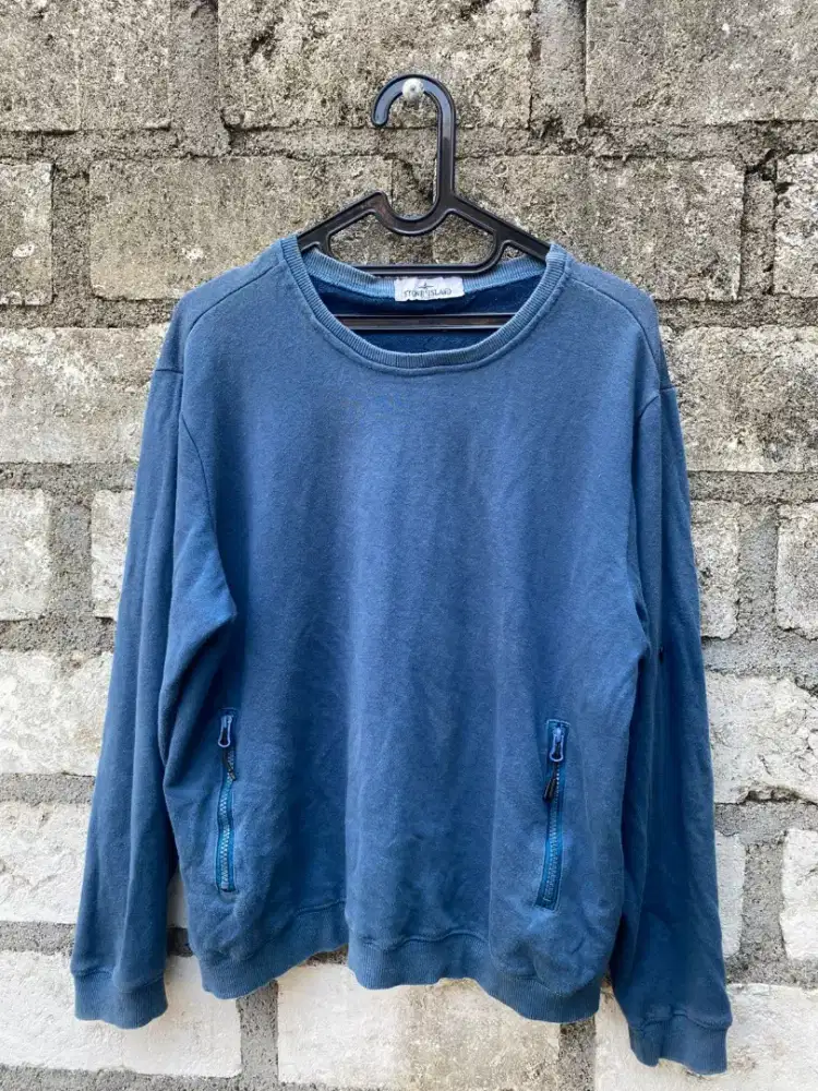 sweater merk stone island