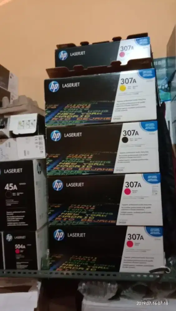 Menerima catridge dan toner baru dan bekasnya