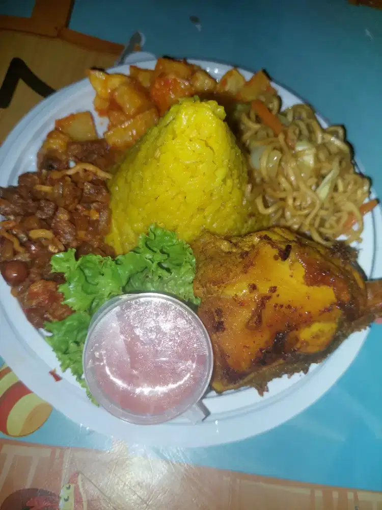 Catring buat tumpeng mini dan semua masakan kotakan box dll