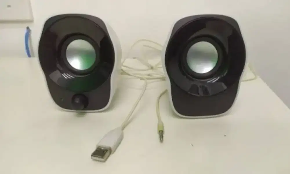 Speaker aktif Logitech