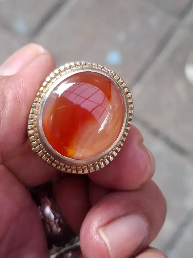 Cincin batu im yang merah putih