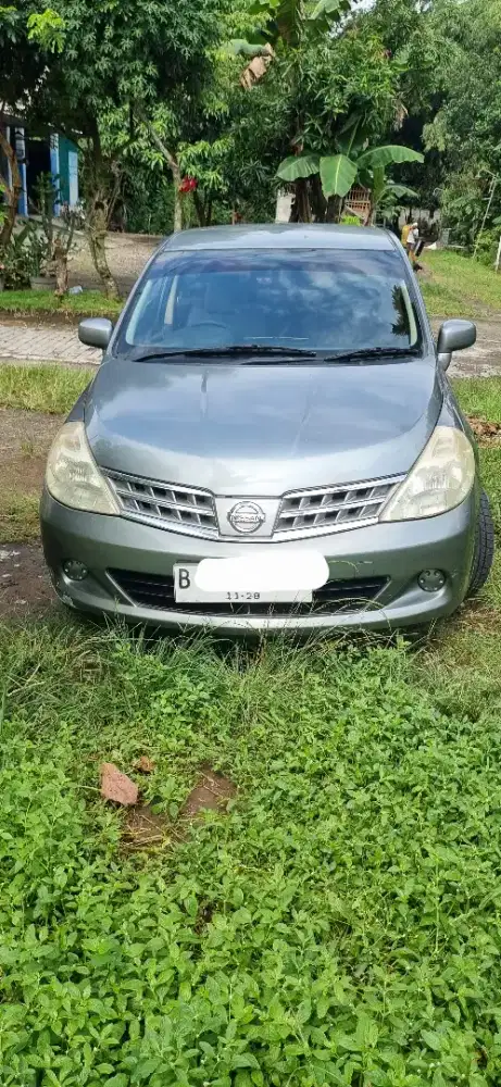 Nissan Latio sedan 2010 kondisi bagus