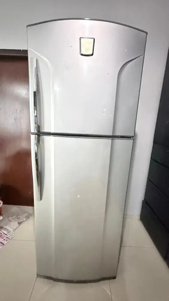 Kulkas Toshiba Auto IceMaker 90% BigSize 390 Liter Buildup Thailand