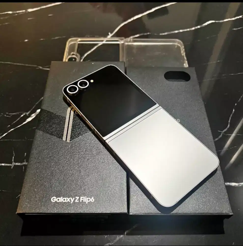 Samsung Galaxy Z Flip 6 12/256 sein mulus