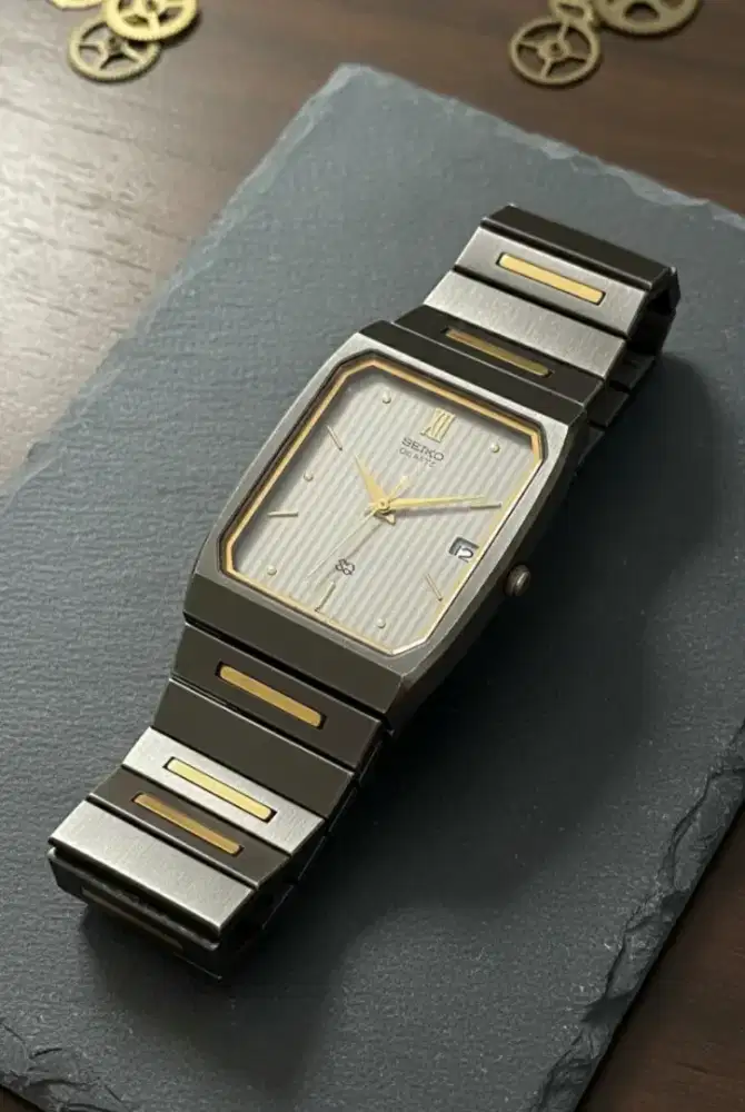 Jam tangan Seiko SQ 5H22-5A20 Classic Vintage
