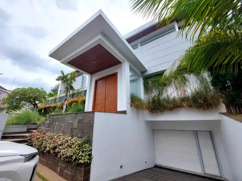 Rumah bagus  dekat sekolah Intntional dan Toll Pondok Indah Jaksel