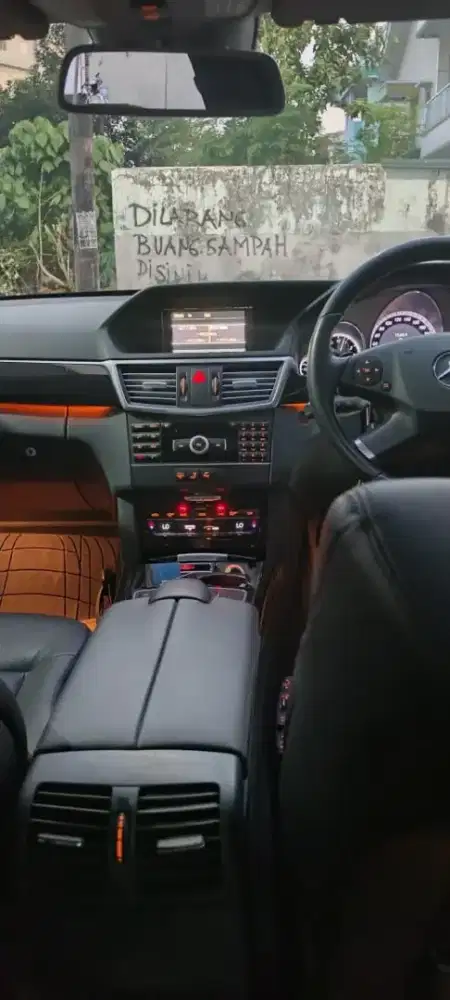 Mercedes Benz tahun 2011