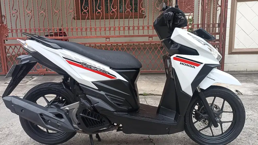 Honda Vario 125 LED CBS ISS tahun 2017.