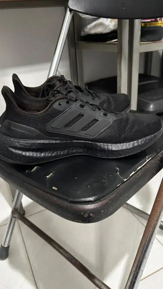 Sepatu pria Adidas Pure Boost 21