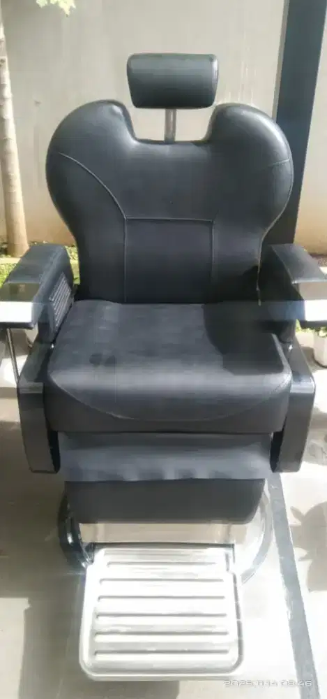 Kursi barber hitam hidrolik