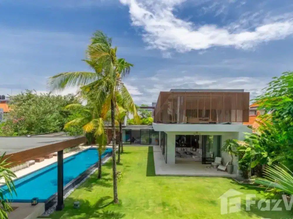 4 Bedroom Villa for sale in Batu Belig, Bali