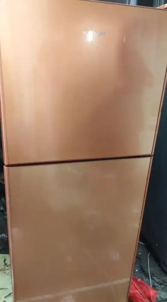 Kulkas 2 pintu merk POLYTRON