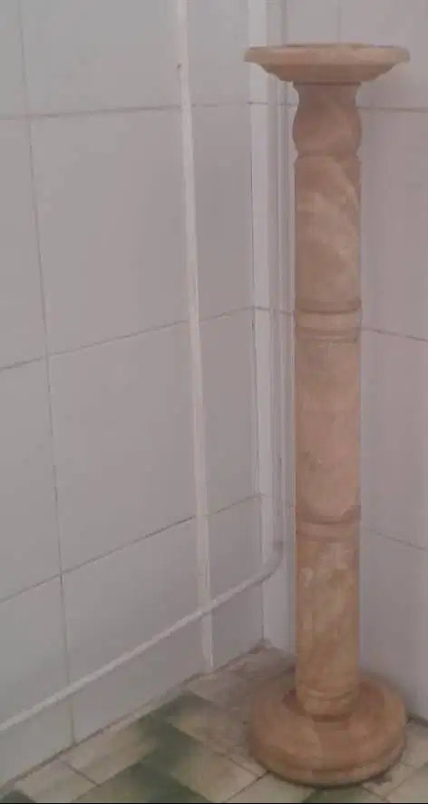 PILAR MARMER NATURAL ELEGAN – COCOK UNTUK INTERIOR & EKSTERIOR