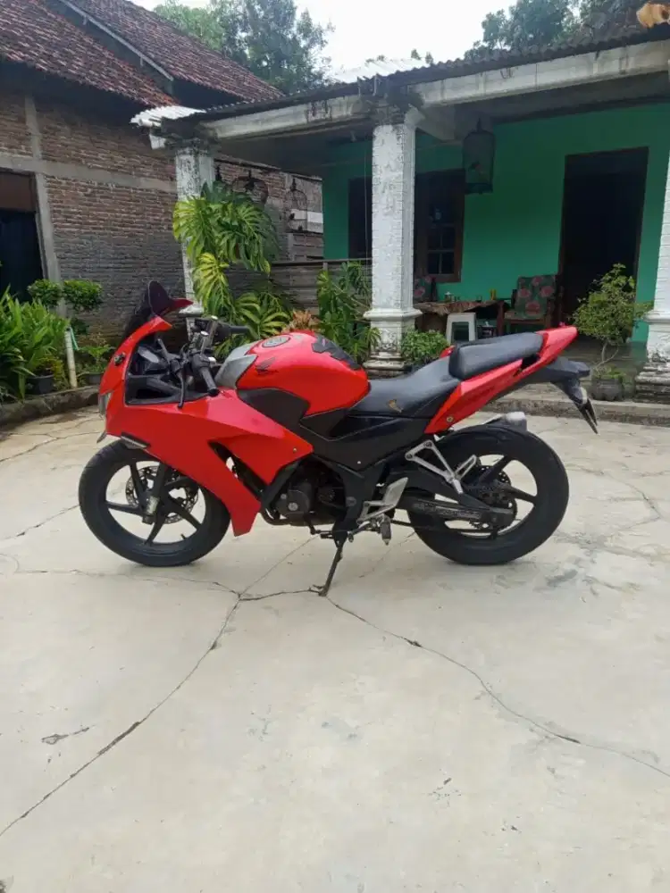Honda cbr 150 r