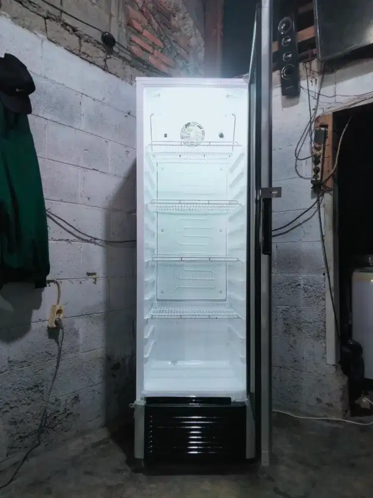 SHOWCASE 4RAK ( POLYTRON )