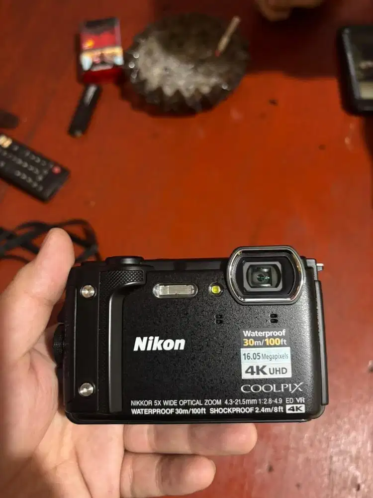 Nikon w300 no box