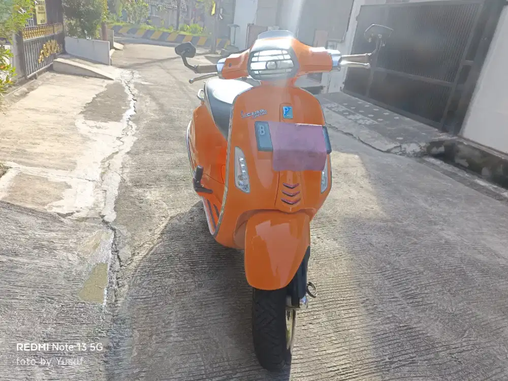 Jual vespa sprint iget 2016 warna orange asli