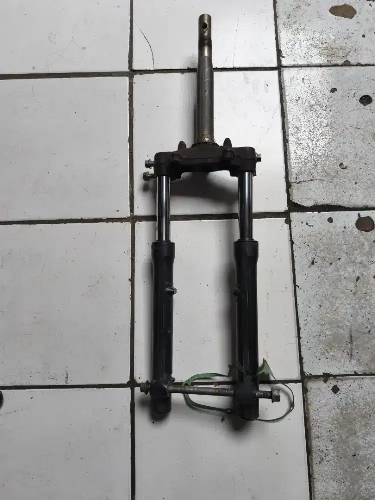 Segitiga vario 150 old + shock depan