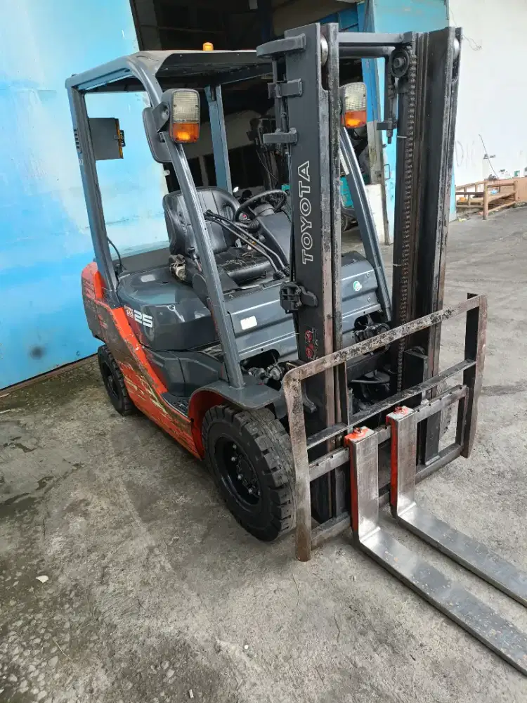 Forklift Toyota 8fd25 forklif diesel forklip