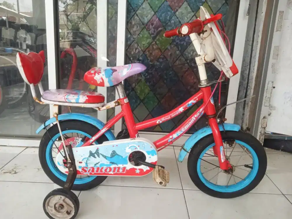 Sepeda anak kecil cewek uk12