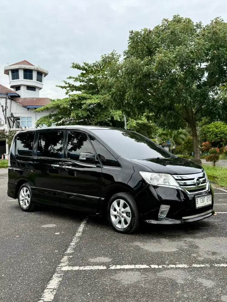 Nissan Serena HWS 2014 AT matic