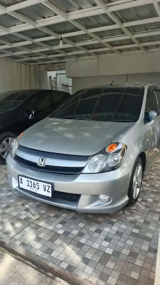 Honda Stream 2.0 - Matic