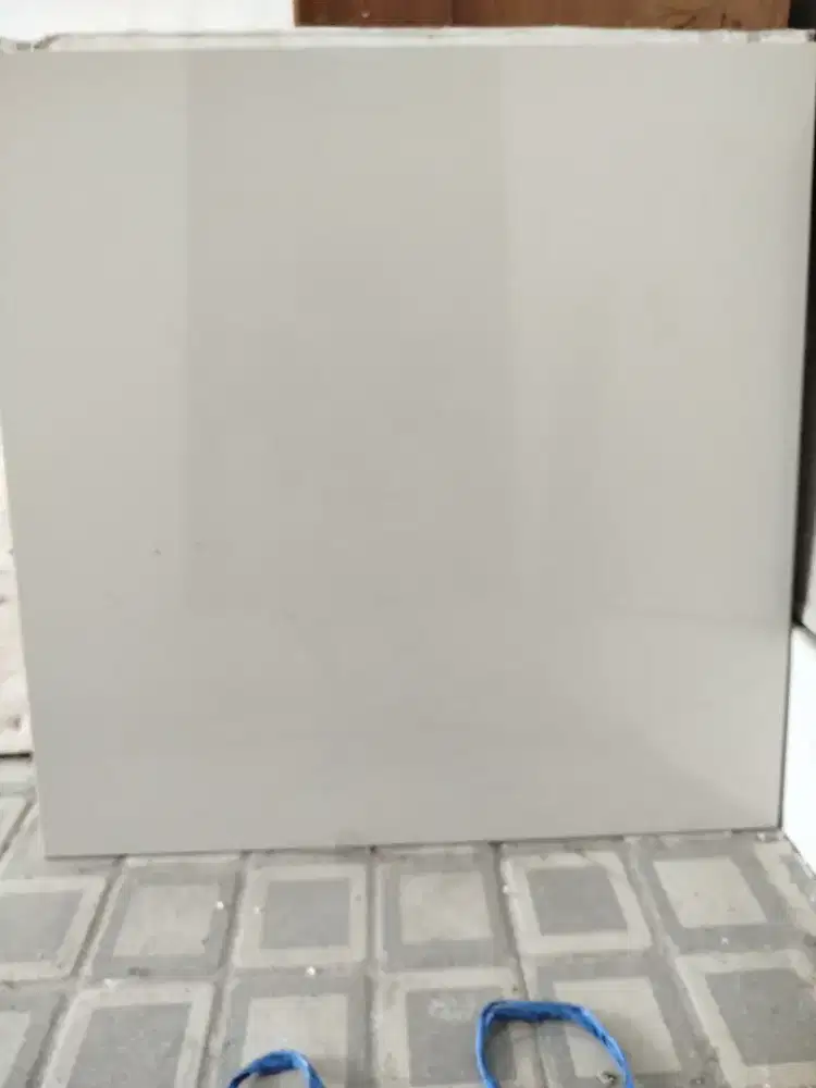 Keramik granit halus Sincere 60x60 cm