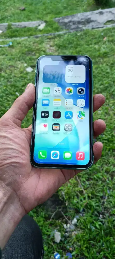 Iphone 11.   128 gb inter