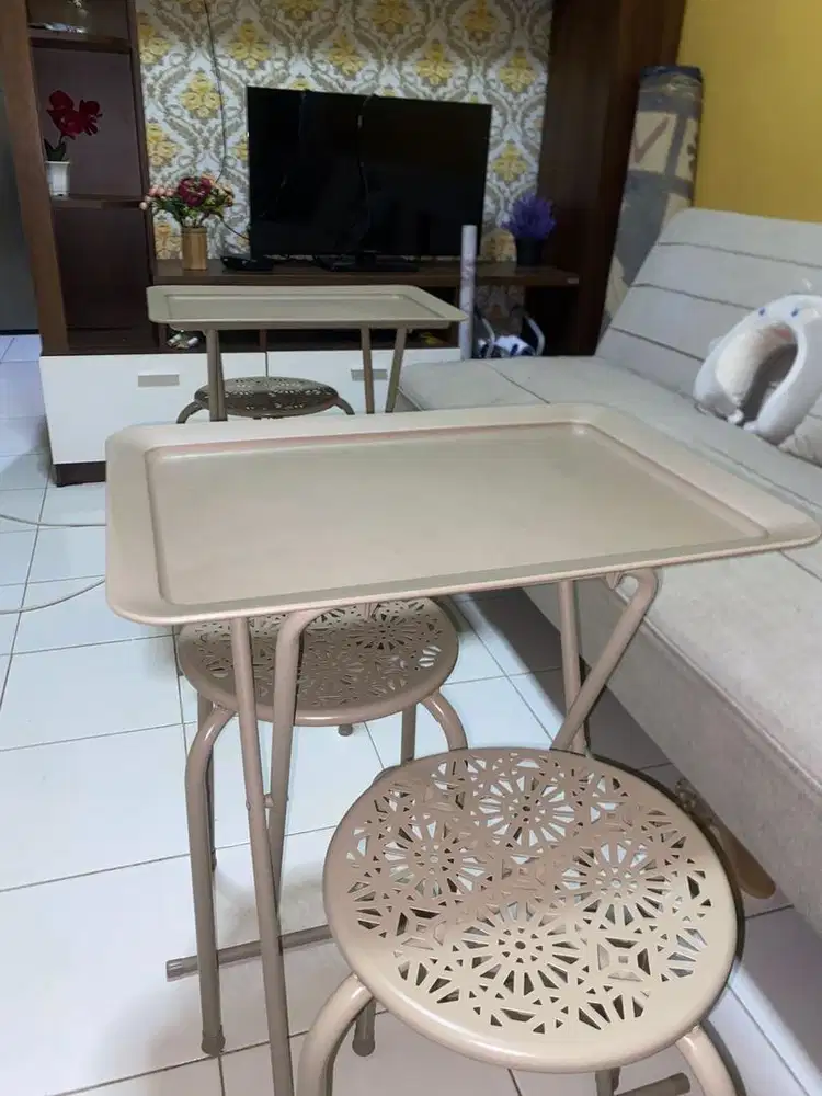 Kursi & meja minimalis