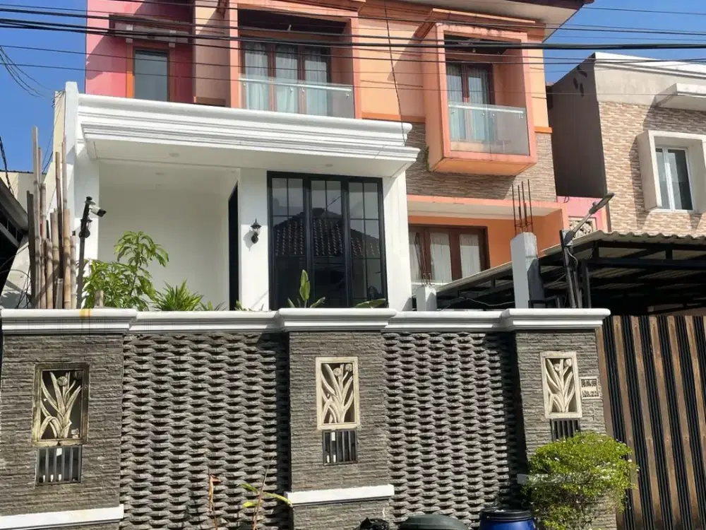 Rumah Mewah 3 Lantai dengan Kolam Renang di Meruya Jakarta Barat (029)